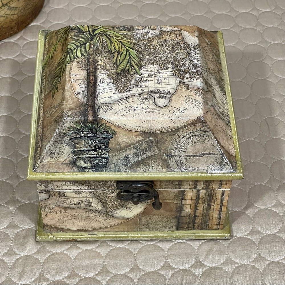 🌱 Large World Map Decorative Boxes